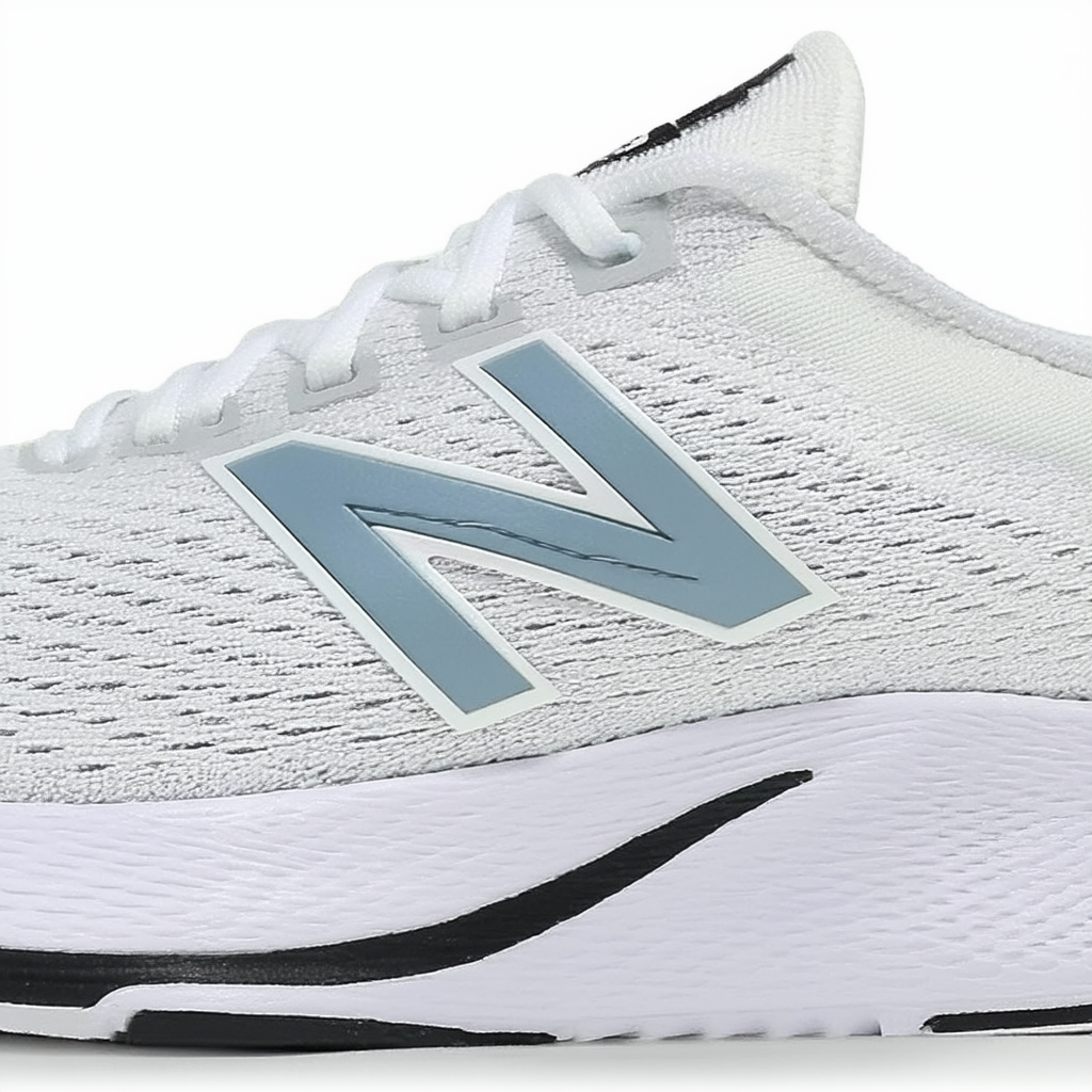 New Balance Women's Flash Running Shoe