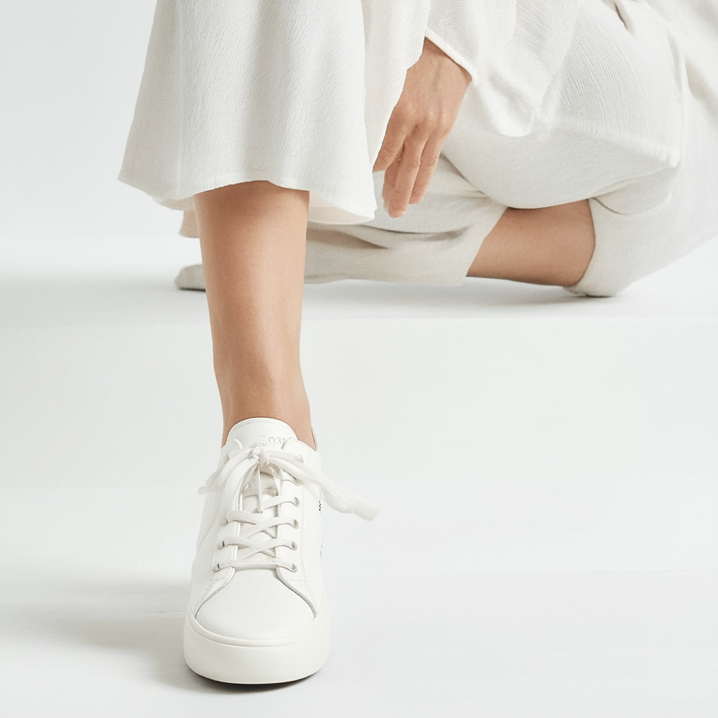 ECCO Women's Soft 4 Tie Fashion Sneaker