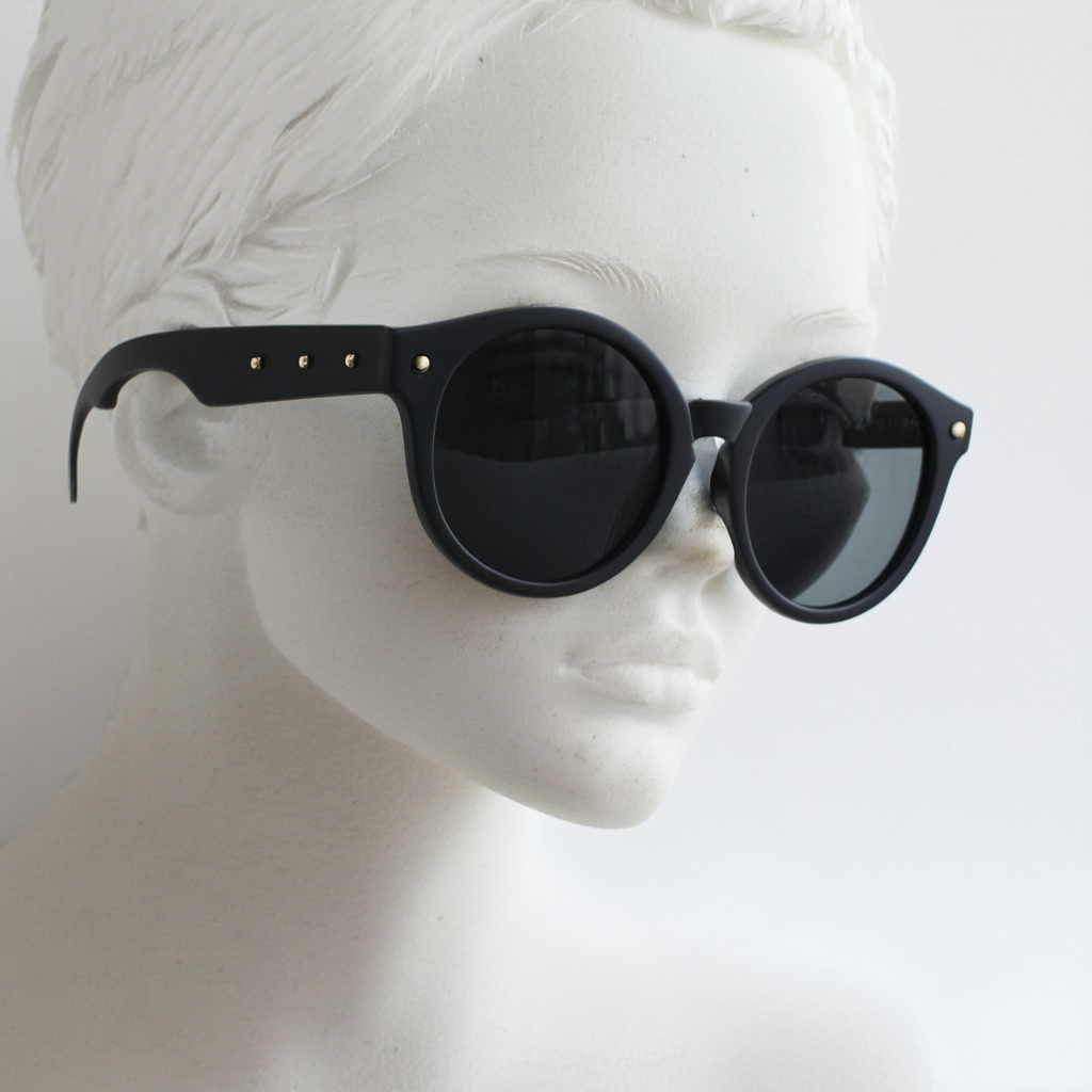 Vintage Inspired Small Round Circle Key Hole Retro P3 Sunglasses with Rivets (Matte Black)