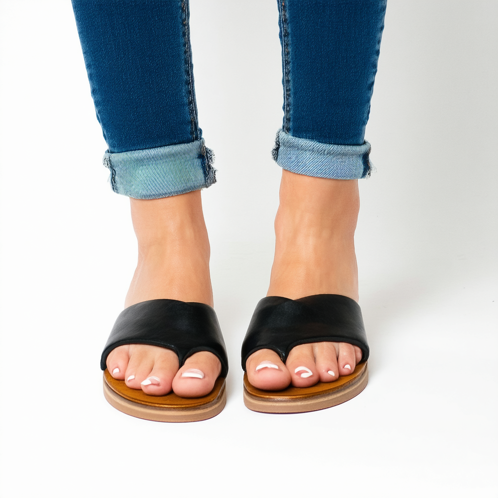 Steve Madden Women's MAYBIN Flat Sandal, Black Leather, 8.5 M US