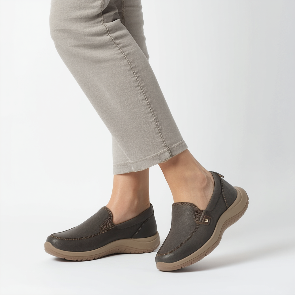 Clarks Women's Un.Heard Slip-On