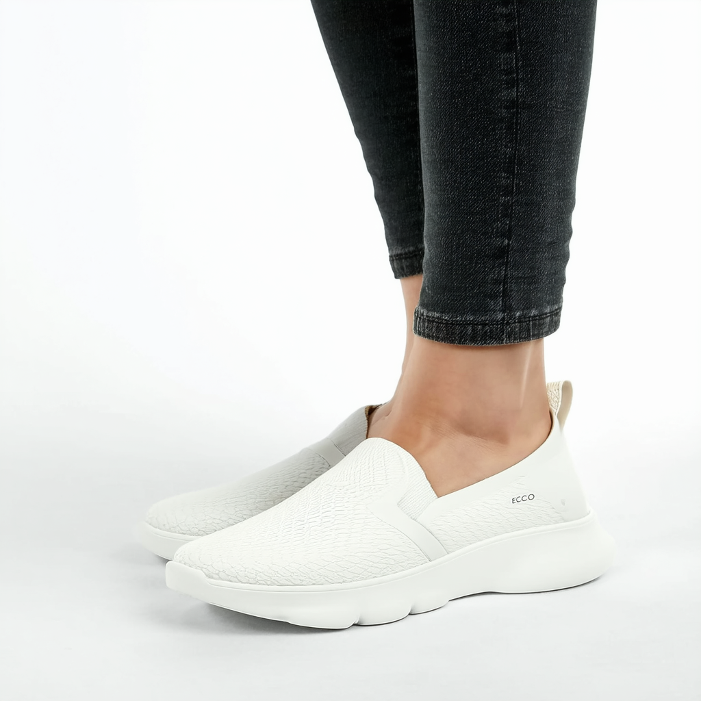 ECCO Women's Soft 5 Slip On Sneaker